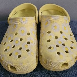 WomenaYellow Daisy Slip-On Crocs